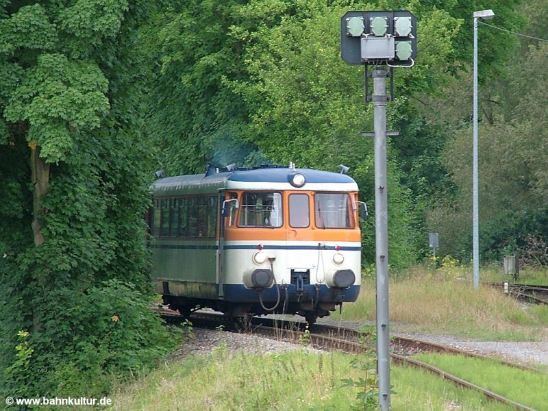 VT 26 der SWEG am 20.08.2008 bei der Einfahrt in den Bhf. Neckarbischofsheim Nord (eigentlich heit der Ort: Bernau); Strecke Neckarbischofsheim Nord - Hffenhardt