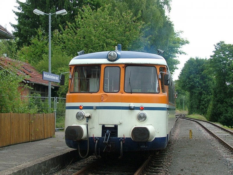 VT 26 der SWEG am 20.08.2008 am Bahnsteig im Bahnhof Neckarbischofsheim Nord (eigentlich hei�t der Ort: Bernau); Strecke Neckarbischofsheim Nord - H�ffenhardt
