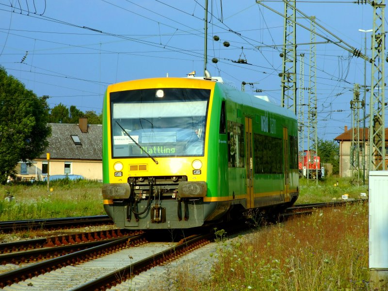 VT 27 der RBG am 3.8.2007 bei der Einfahrt in Plattling.