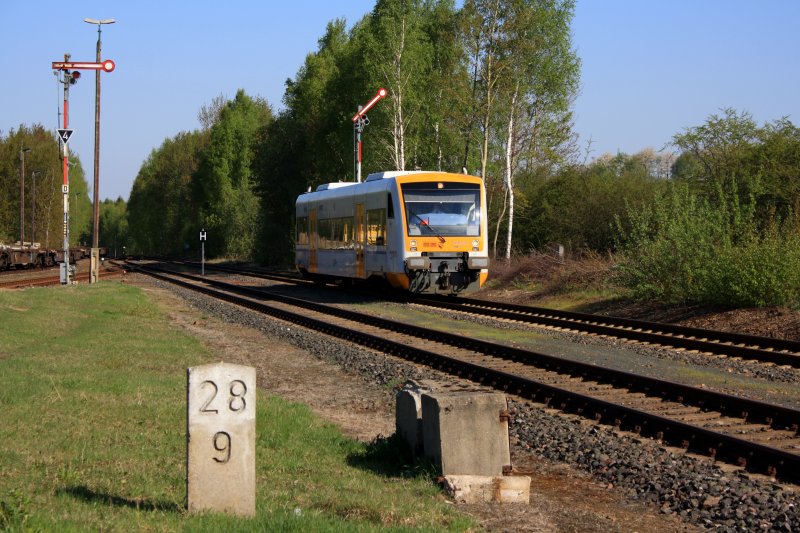 VT 3.03  Esther  fhrt als FEG 30410 von Freiberg nach Holzhau in den Bahnhof Berthelsdorf ein. 22.04.09