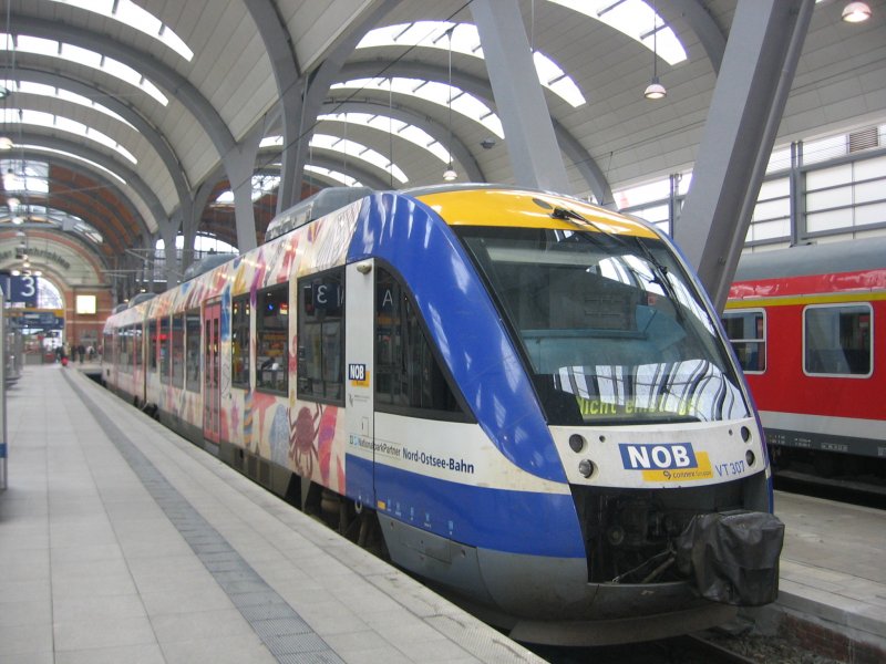 VT 307  Strandl�ufer  ist am 04.10.2007 als NOB aus Neum�nster in Kiel Hbf angekommen.