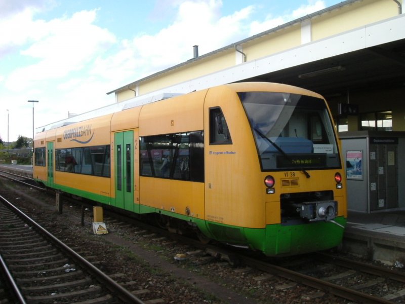 VT 38 der Oberpfalzbahn am 29.09.2007 in Schwandorf.
