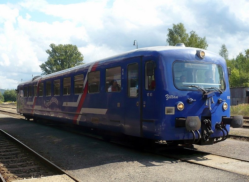 VT 41  Zittau  der Mandaubahn (SBE) am 08.09.2008 im Bahnhof Varnsdorf / Tschechien, Fahrziel Seifhennersdorf.