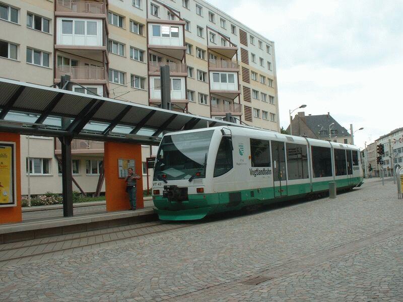 VT 43 am 24.06.2002 in der City von Zwickau