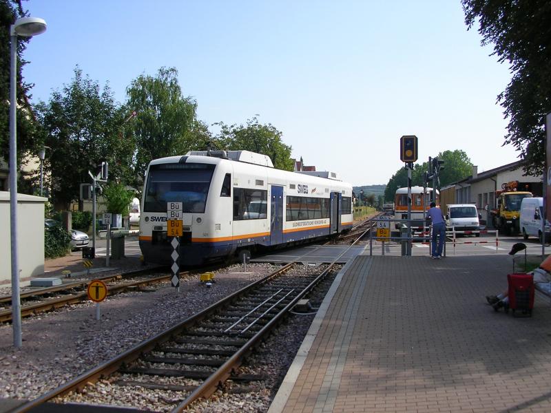 VT 501 (Adtranz Regioshuttle) der SWEG rangiert in Endingen am Kaiserstuhl.(Ende August 2005)