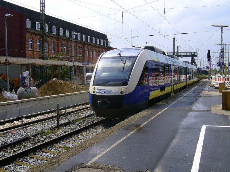 VT 501 der Nord West Bahn bei der Einfahrt in Bremen Hauptbahnhof am22. Juli 2009