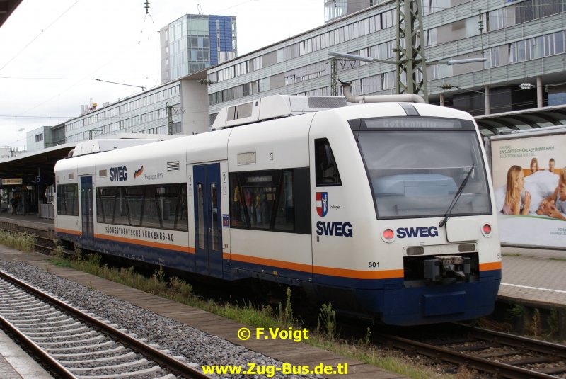 VT 501 der SWEG in Freiburg HBF . Dieser Zug fhrt jetzt solo nach Gottenheim und wieder zurck .