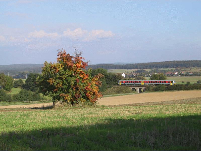 VT 51 (wie 628) am 28.09.2001 zwischen Hausen/Taunus und Usingen.