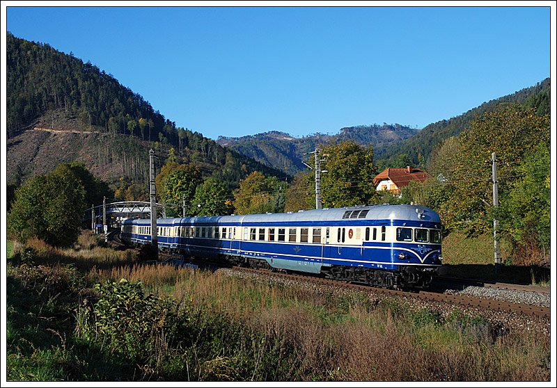 VT 5145.011 + 7845.02 + 7645.06 + 5145.014 als Sdz E 1670 von Graz nach Admont am 5.10.2008 bei der Durchfahrt in Stbing.