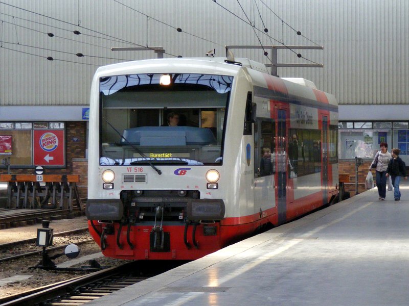 VT 516 steht am 10.4.2009 in Chemnitz Hbf bereit zur Abfahrt nach Burgstedt.