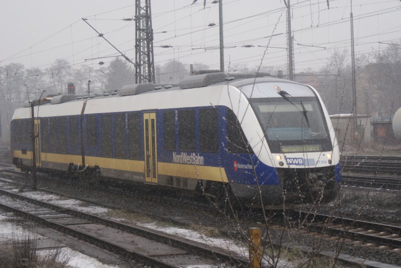 VT 518 der NWB bei der Einfahrt in den Seelzer Rangierbahnhof.Sein Ziel ist oder war die Werkstatt(siehe Anzeigentafel)fotografiert am 25.03.2009