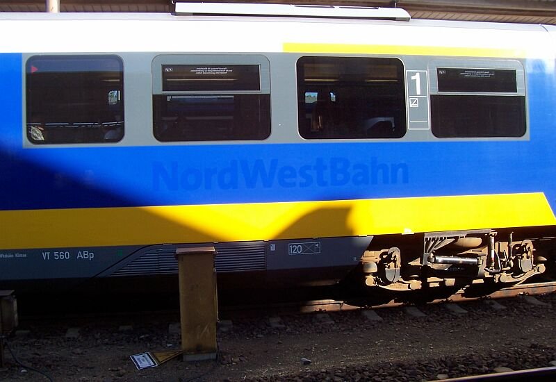 VT 560 am 23.09.2006 in Zittau, der Desiro hat noch die Lackierung der NordWestBahn, der berlackierte Schriftzug ist noch zu sehen.