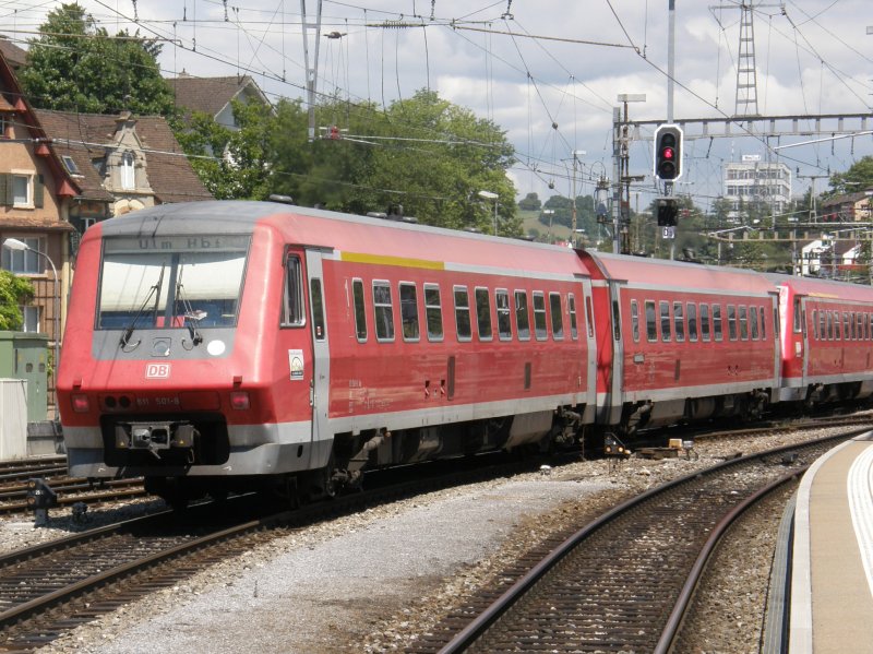 VT 611 001 verlsst mit 611 047 Schaffhausen in Richtung Singen am 21.07.2008.