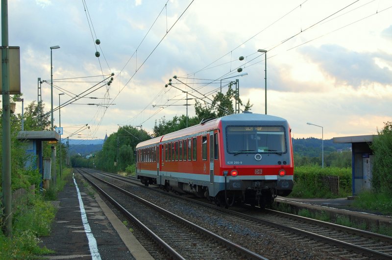 VT 628 266-9 fhrt am 24.07.07 aus dem Hofener Haltepunkt in Richtung Aalen aus, das Fahrtziel ist Ulm HBF.