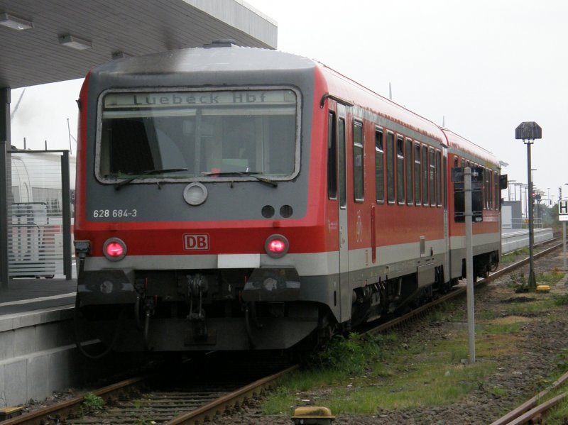 VT 628 684 als RB nach Lbeck im Bahnhof Puttgarden am 10.08.2008.