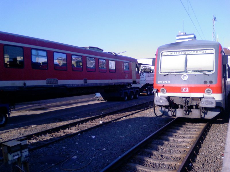 Vt 628 auf der Sta�e Grund war ein Unfall der Triebwagen konnte nicht mehr auf dem schienenweg zum AW gelangen Bild im Bw Kaiserslautern