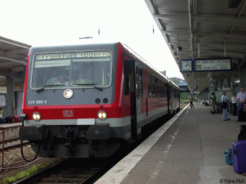 VT 628/928 vor der Abfahrt nach Frankfurt (Oder) in Berlin-Lichtenberg am 16.6.2002.