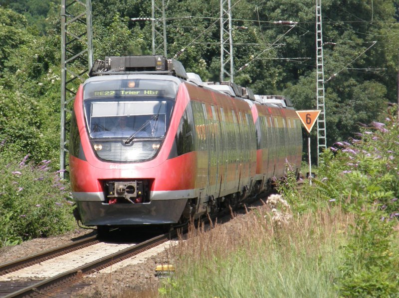VT 644 033 bei der Einfahrt in den Bahnhof Kln West am 14.07.2008.