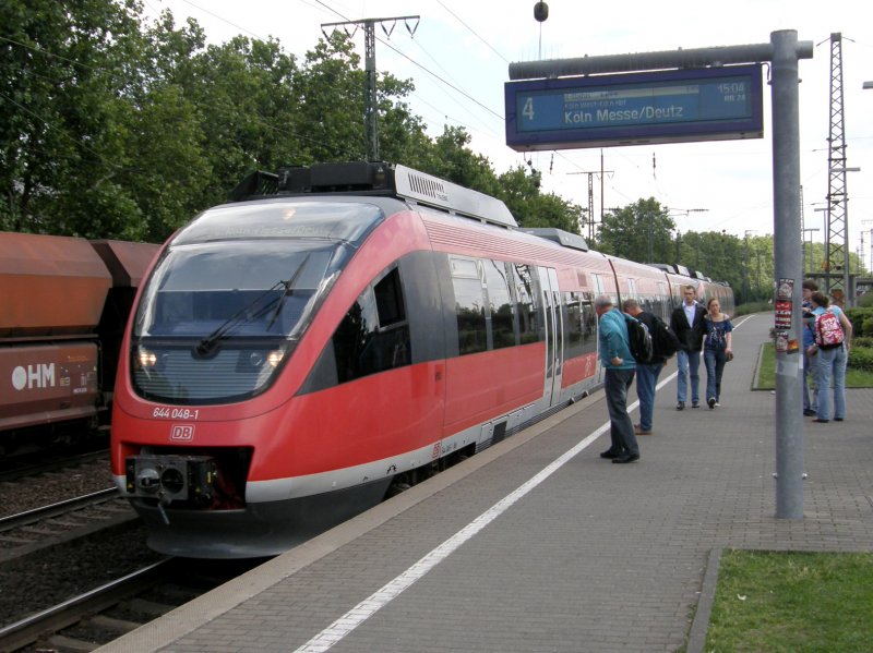 VT 644 048-1 steht in Kln Sd zur Weiterfahrt nach Kln Messe/ Deutz (14.07.2008)