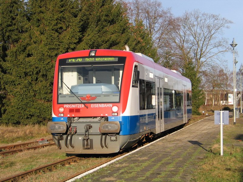 VT 650 der PEG steht in Putlitz. 12/2006