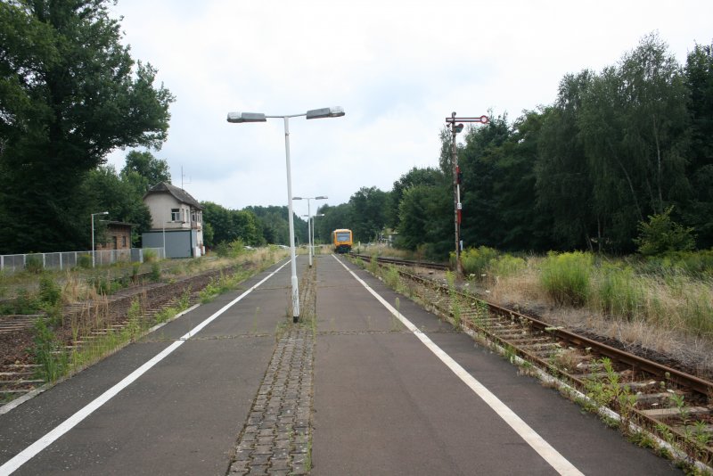 VT 650.69 am 02.08.2008 bei der Einfahrt in den Bahnhof Grunow (Niederlausitz).