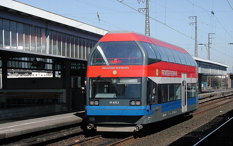 VT 670 der PEG w�hrend seiner recht kurzen Einsatzzeit in Oberhausen. 23.03.2003