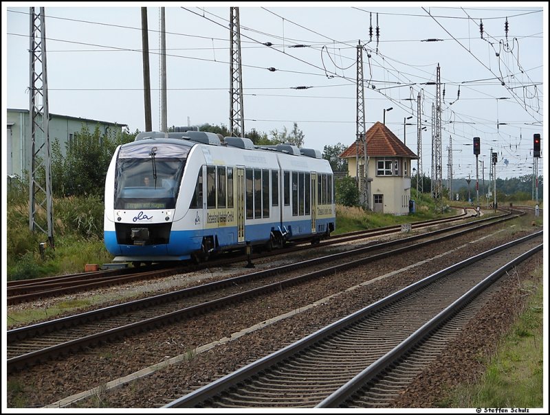 VT 701 der Ostseelandverkehr GmbH  (OLA) fhrt gerade in den Bahnhof in Bergen auf Rgen ein. Der Zug kam am 16.09.07 aus Lauterbach Mole