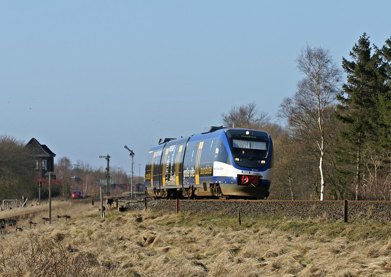 VT 729 fhrt am 08.03.2009 als NOB nach Itzehoe aus dem Bahnhof von St. Michaelisdonn aus. 