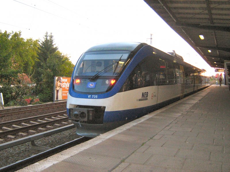 VT 735 auf der Heidekrautbahn, hier in Berlin-Karow kurz vor der Abfahrt nach Gr. Schnebeck am 3. 10. 2008