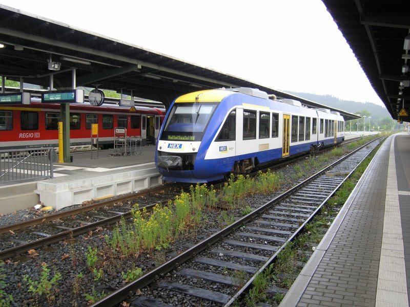 VT 804 steht am 12.06.2009 abfahrbereit als HEX 83415 nach Halle (Saale) im Bahnhof Goslar. 
