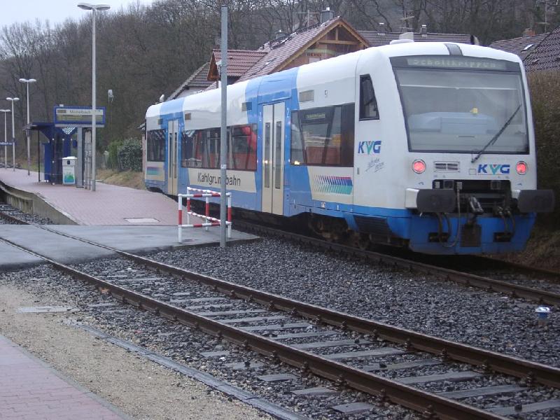 VT 97 bei der Einfahrt in den Bahnhof Michelbach.