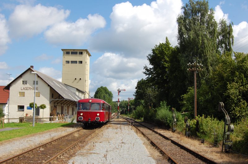 VT 98 am 26.07.2009 im Bahnhof Frstenzell