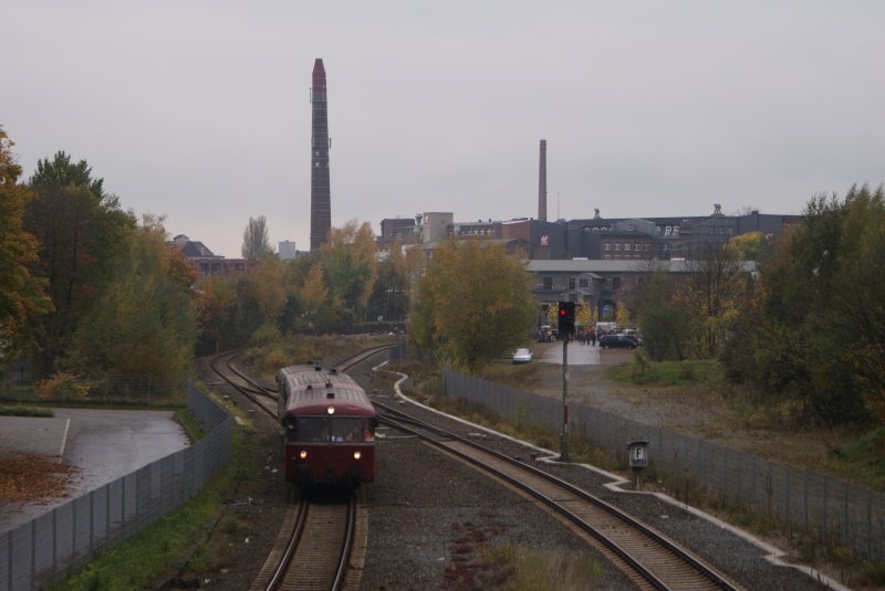 VT 98 ei der Einfahrt im Bahnhof Solingen Mitte am 25.10.2008 beim Brckenfest