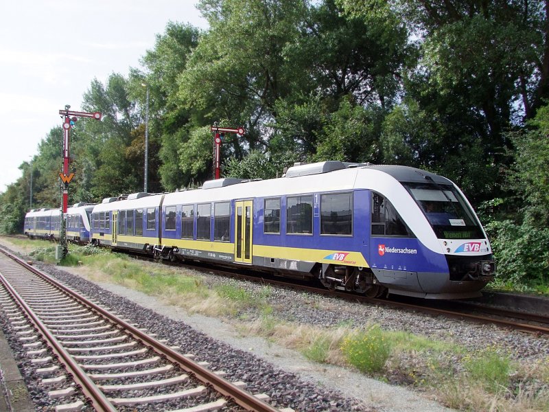 VT108 wird mit VT109 als RB14941 auf Gleis3 in Cuxhaven bereitgestellt;090829