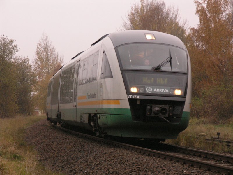 VT17 der Arriva bei der Einfahrt in den Bahnhof Wiesau.30.10.07