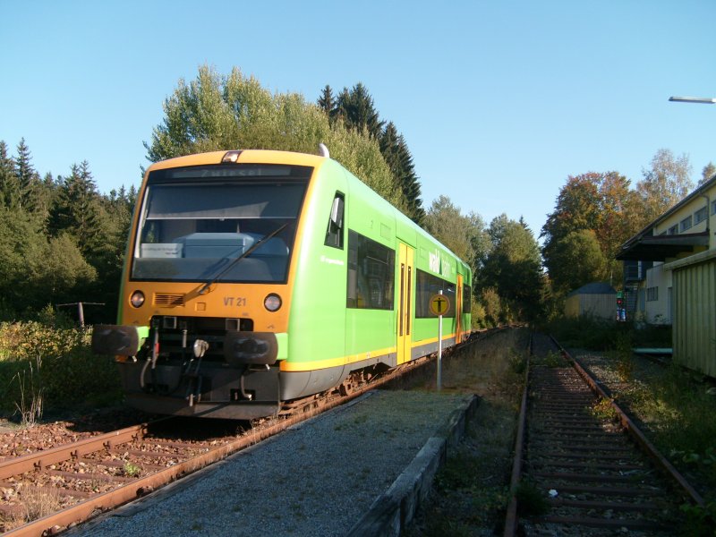 VT21 der Waldbahn bei der Einfahrt in Spiegelau am 23.9.07