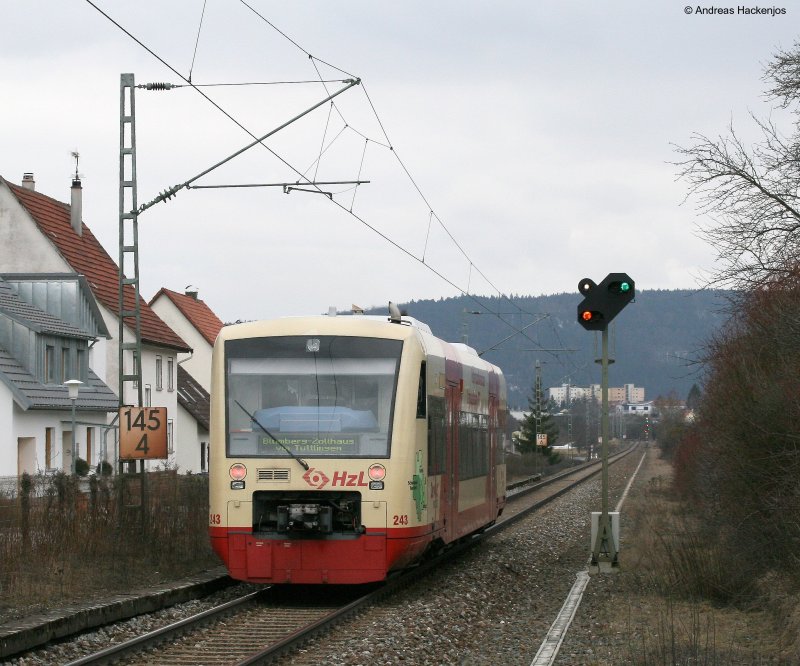 VT243 der HzL als HzL85843  (Brunlingen Bf-Blumberg-Zollhaus) in Weilheim(Wrtt) 15.3.09 
