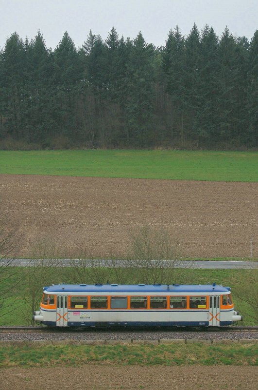 VT26 der SWEG von Hffenhardt nach Neckarbischofsheim Nord kurz nach Untergimpern. 27.03.2008