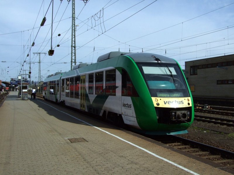 VT260 der Vectus Verkehrsgesellschaft steht als VEC84415 nach Limburg in Koblenz bereit.30.3.08
