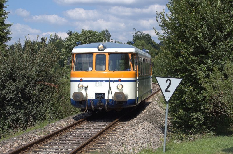 VT27 der SWEG, Neckarbischofsheim Nord - H�ffenhardt, in Neckarbischofsheim. 24.07.2008