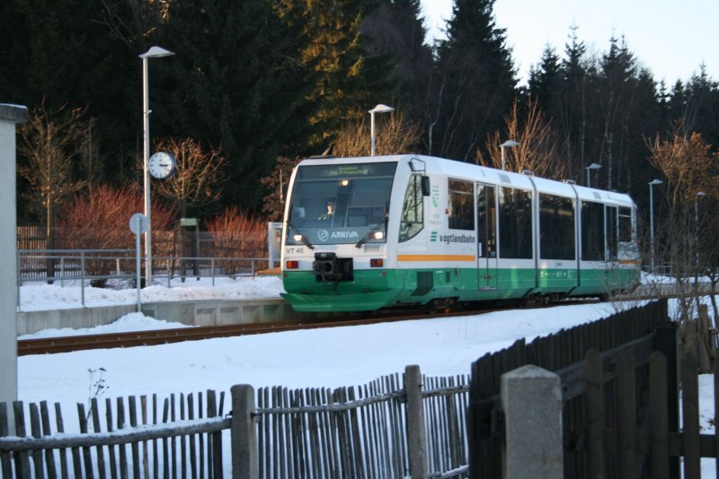 VT45 der VBG verlsst am 30.12.08 den Haltepunkt Muldenberg-Flossplatz in Richtung Sokolov.