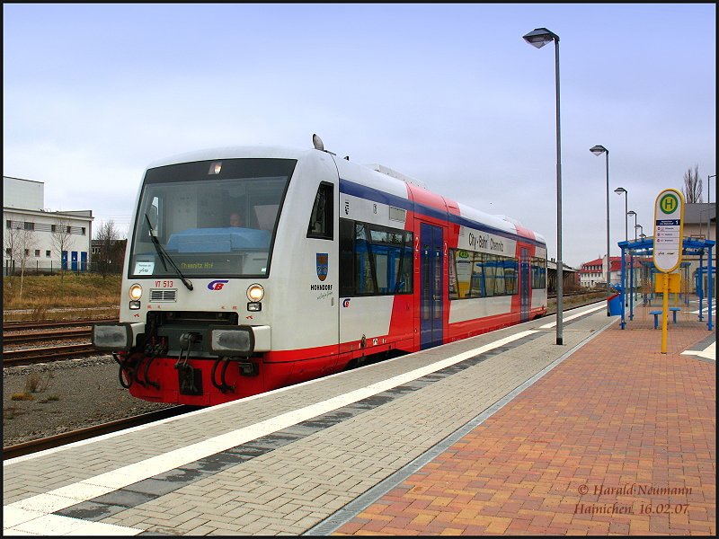 VT513  Hohndorf  der City-Bahn-Chemnitz fhrt hier gerade am Bf Hainichen als DPN82517 nach Chemnitz Hbf ab,16.02.07.