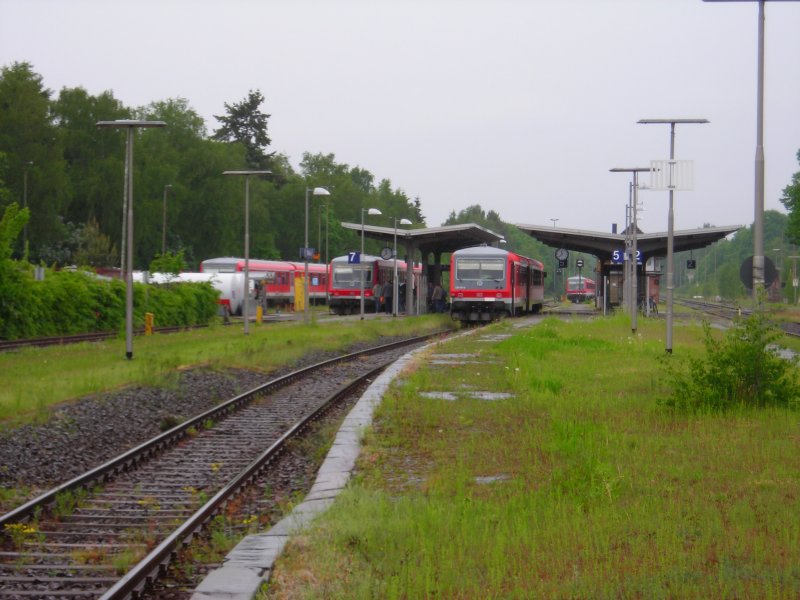 VT628 542 (nach Bennemhlen) und VT628 525 (endete in Soltau) in Soltau (17.5.08)
