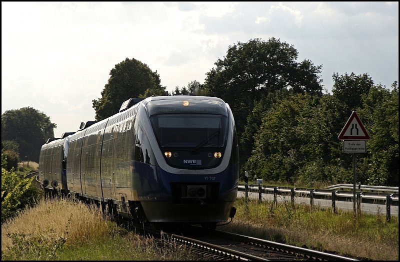 VT704 und VT705 sind zwischen Raestrup-Everswinkel und Warendorf als NWB81558 (RB67  DER WARENDORFER ) nach Bielefeld unterwegs. (23.06.2009) 

