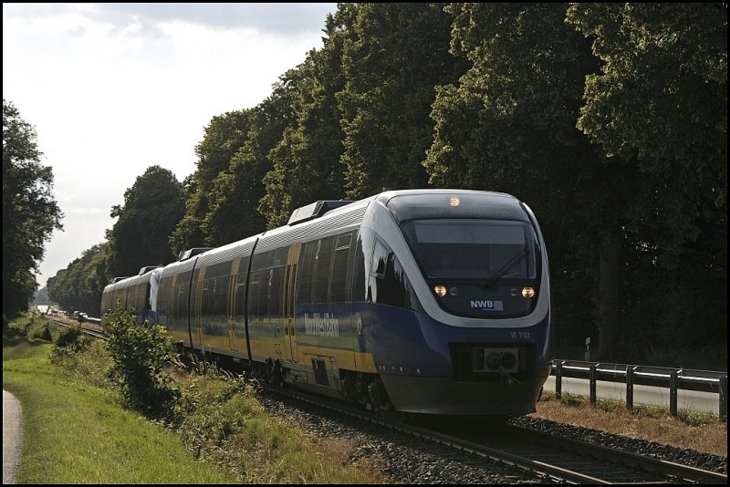 VT704 und VT705 sind zwischen Telgte und Raestrup-Everswinkel als NWB81558 (RB67  DER WARENDORFER ) nach Bielefeld unterwegs. (23.06.2009)