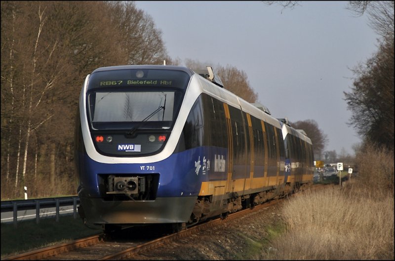 VT716 und VT701 sind f�r die RB67 (NWB81556)  DER WARENDORFER , M�nster(Westf)Hbf - Bielefeld Hbf, eingeteilt und rollen die  STEIGUNG  zwischen Raestrup-Everswinkel und Warendorf hinab.
