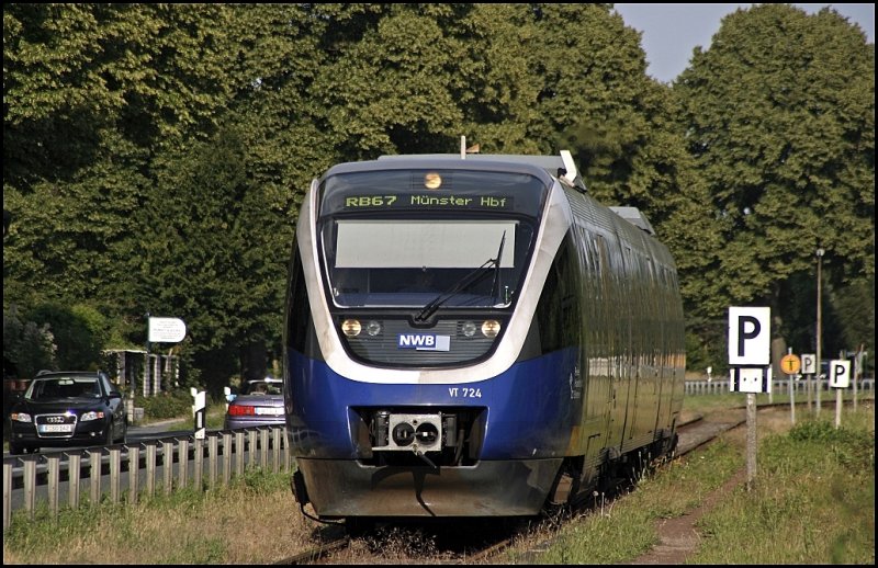 VT724  Freie Hansestadt Bremen  erreicht als NWB81557 (RB67  DER WARENDORFER , Altenbeken - Mnster(Westf)Hbf, den ehemaligen Kreuzungsbahnhof Raestrup-Everswinkel. Heute ist die Station ein Bedarfshalt. (23.06.2009)

