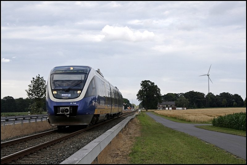 VT746 ist zwischen Beelen und Warendorf als NWB81557 (RB67  Der WARENDORFER , Altenbeken - Bielefeld Hbf - Mnster(Westf)Hbf, auf der Ausbaustrecke unterwges. Aufgenommen hinter Warendorf.