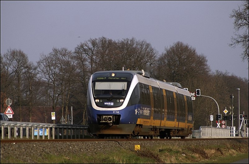 VT746 ist zwischen und Warendorf als RB67  DER WARENDORFER  nach Mnster(Westf)Hbf unterwegs.
