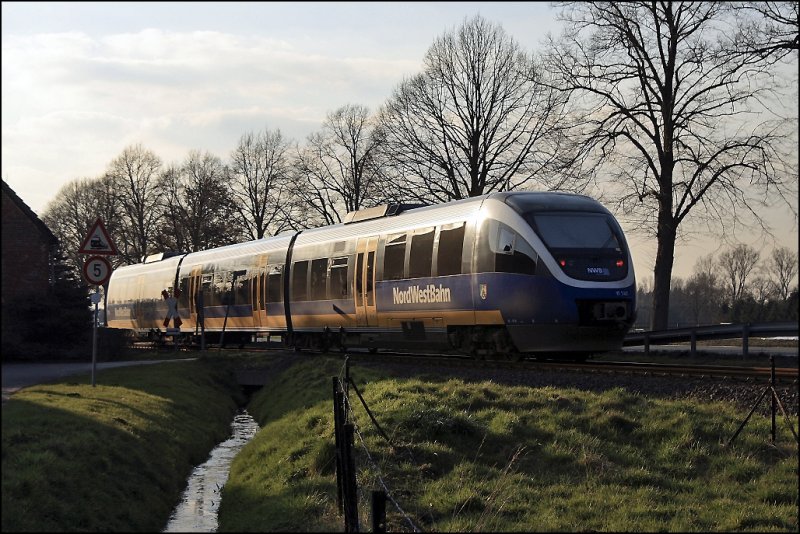 VT747 im Abendlicht bei Warendorf als RB67(NWB81557)  DER WARENDORFER , (Altenbeken) - Bielefeld Hbf - Mnster(Westf)Hbf. (30.03.2009)
